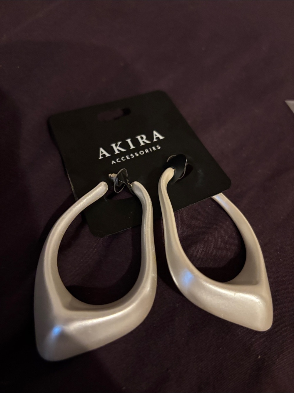 AKIRA Pearl-White Sculpted Open Teardrop Hoop Earrings